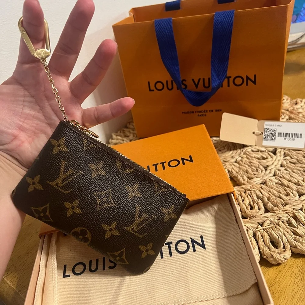 Louis Vuitton Monogram Key Holder - Brown and Gold - Picture 8 of 10